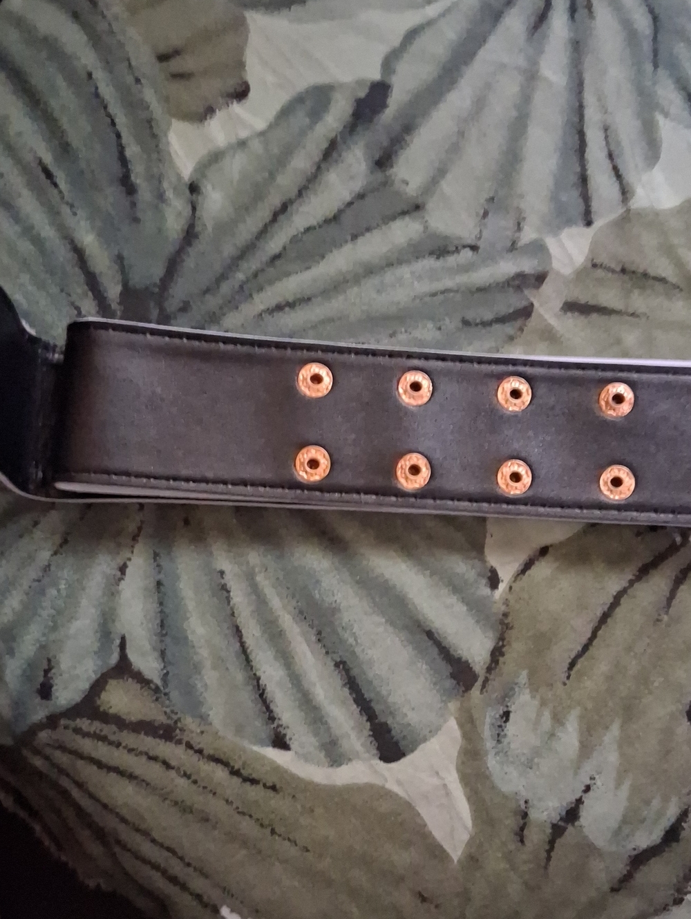 White Women's Stretch Belt with Gold Ring Accent - Picture 6 of 8